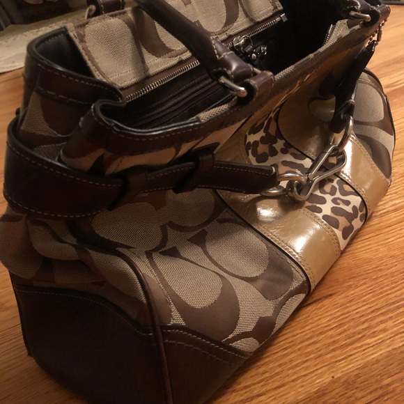 Coach purse (like new) - Picture 3 of 4